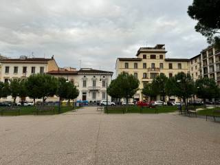 Negozio in vendita a firenze piazza della vittoria