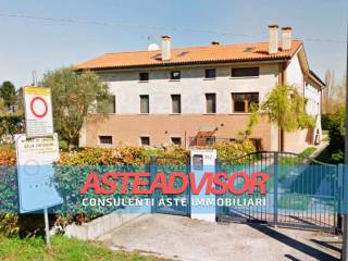 Villa all'asta a mestrino via francesco petrarca, 55/c