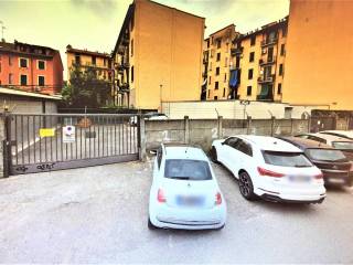 Garage in affitto a milano via vergato, 2