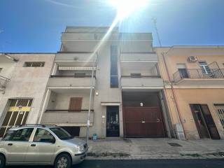 Garage in vendita a lecce via casale cerrate, 26