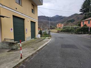 Garage in vendita a genova via del chiapparo, 237/238