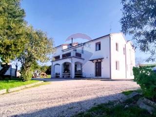 Villa bifamiliare in vendita ad ancona 