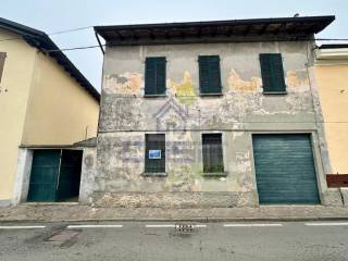 Casa indipendente in vendita ad acquanegra cremonese via stazone13