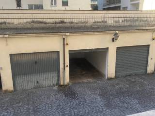 Garage in affitto a roma via di san valentino, 18