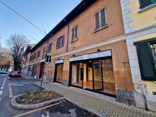 Negozio in vendita a saronno via roma, 79