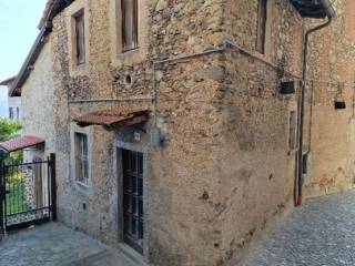 Casa indipendente all'asta a cadegliano-viconago via garibaldi, 25