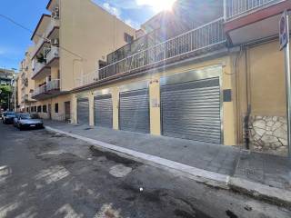 Garage in vendita a bari strada lonigro