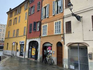 Negozio in vendita a parma strada nino bixio