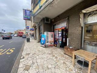 Negozio in vendita a genova via multedo di pegli