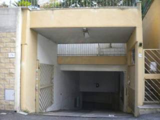 Garage in affitto a roma clivo di cinna, 180