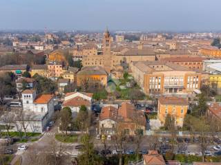 Negozio in affitto a carpi piazza martiri, 21