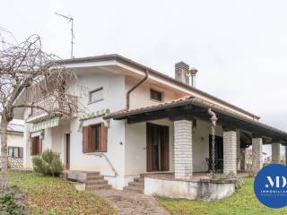 Villa in vendita a pozzuolo del friuli via corte, 2