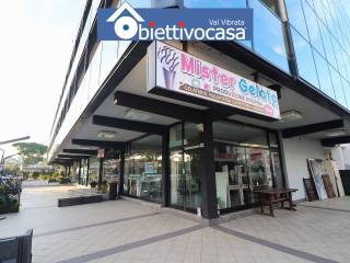 Gelateria in vendita a martinsicuro via fabio filzi, 71