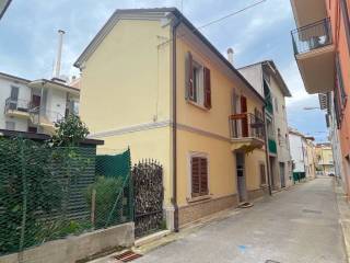 Casa indipendente in vendita a san benedetto del tronto via monte grappa, 5