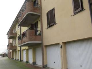 Garage in vendita a battuda piazza monsignor domenico senna