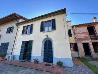 Casa indipendente in vendita a pistoia via bartolina