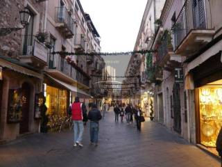 Negozio in vendita a taormina c.so umberto