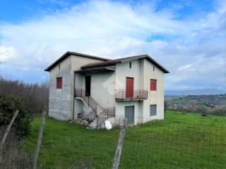 Casa indipendente in vendita a pietradefusi via roma, 183