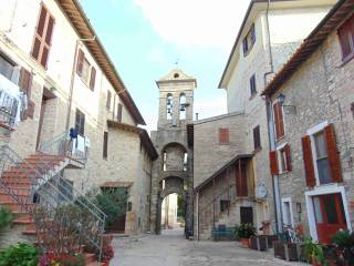 Casa indipendente in vendita ad assisi piazza andrea degli abbati