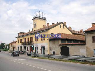 Appartamento in vendita ad abbiategrasso via milano, 3