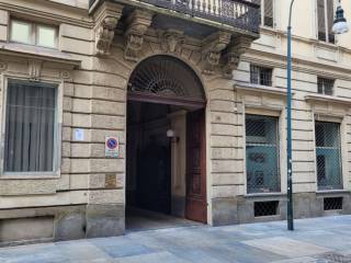 Posto auto in vendita a torino via vittorio alfieri