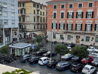 Appartamento in vendita a la spezia piazza giulio beverini