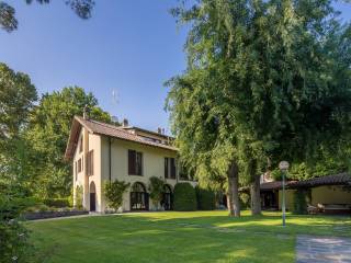 Villa in vendita a castelletto sopra ticino via vigevano