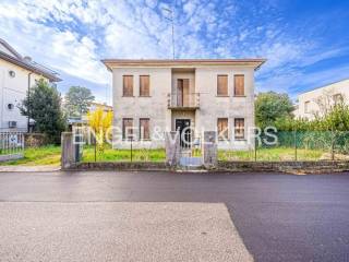 Villa in vendita a conegliano via giuseppe verdi