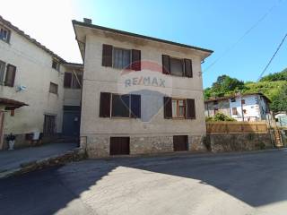 Casa indipendente in vendita a borgo a mozzano 