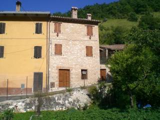 Casa indipendente in vendita a fiuminata via frazione poggio