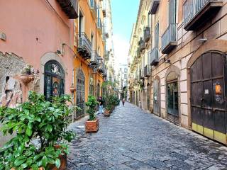 Negozio in vendita a salerno via giovanni da procida