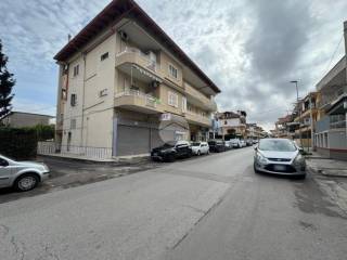 Garage in affitto a giugliano in campania via 1° maggio, 75