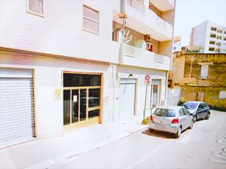 Garage in vendita a bisceglie via monte pasubio, 65