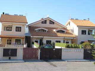 Garage in vendita a rocca di papa via dei salici, 9