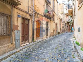 Casa indipendente in vendita a caltagirone via cappuccini, 40/44