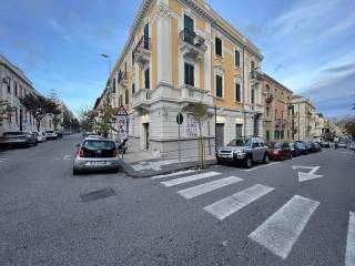 Negozio in vendita a messina via oratorio della pace