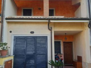 Villa a schiera in in vendita da privato ad anzio via dei mughetti, 42c