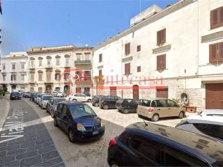 Intero stabile in vendita a trani piazza marconi