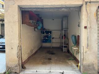 Garage in affitto a roma via cremona