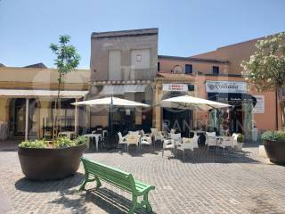 Intero stabile in vendita a cabras p.zza vittorio emanuele, 18