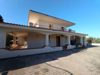 Villa in vendita a siracusa via luigi maria monti