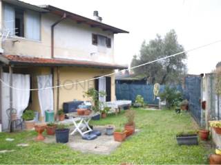 Casa indipendente in vendita a massa via dorsale