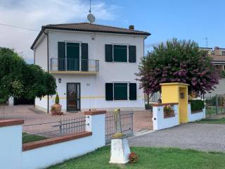 Villa in in vendita da privato a bondeno via luigi carlo farini, 139