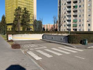 Garage in affitto a milano via riccardo bacchelli, 2