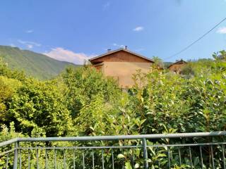 Casa indipendente in vendita a genova via delle terre rosse