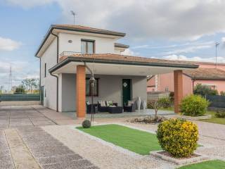 Villa in vendita a chioggia via padre emilio venturini