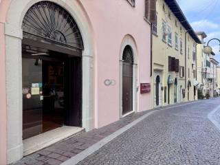 Negozio in affitto a desenzano del garda via sant'angela merici, 26