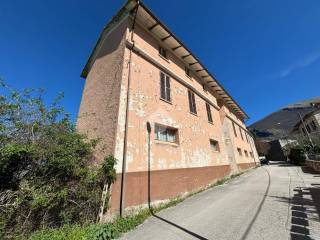 Casa indipendente in vendita a costacciaro via piedicolle, 4