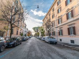 Garage in vendita a roma via degli scipioni