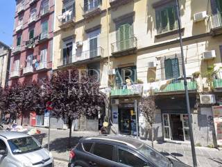 Negozio in vendita a napoli via carbonara